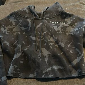 Alphalete camo cropped hoodie